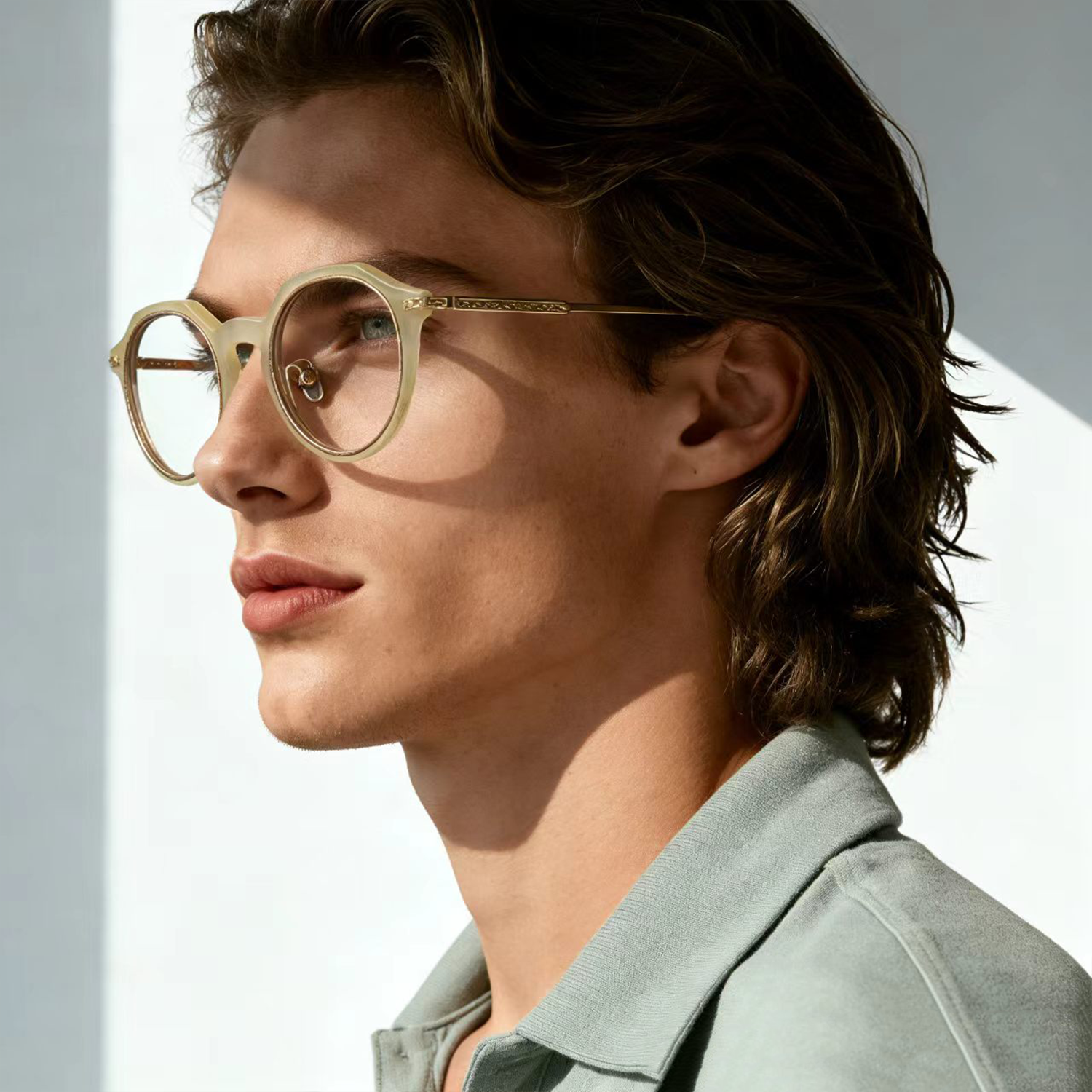Hot-selling high-end vintage-style glasses